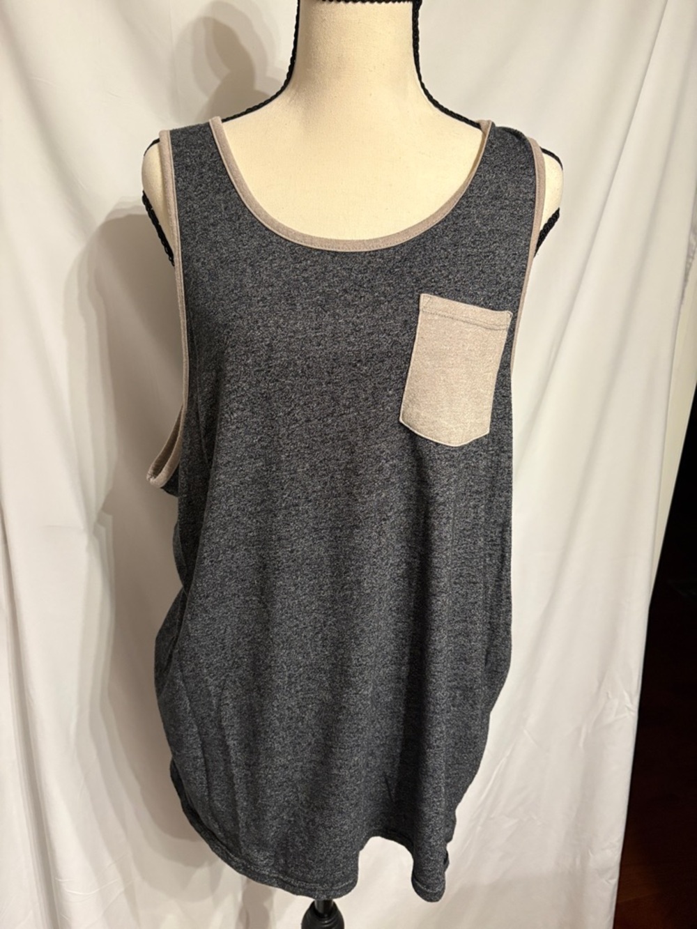 On the Byas Large Women’s Trim Tank Top - Charcoal/Beige Athleisure
